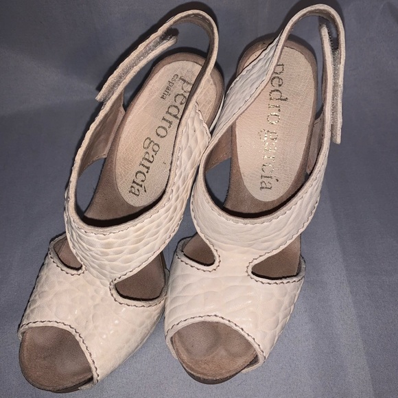 Pedro García Cream Heels - Picture 4 of 5